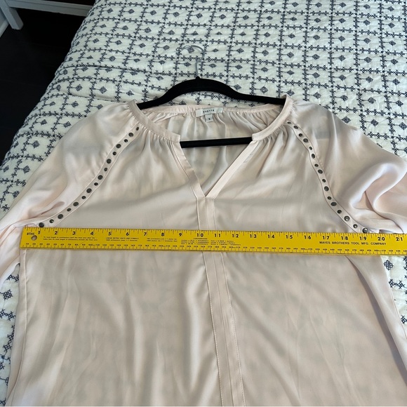 Maette Stella & Dot Pale Pink Studded V Neck Size Small Classic Business Dainty - Picture 7 of 8